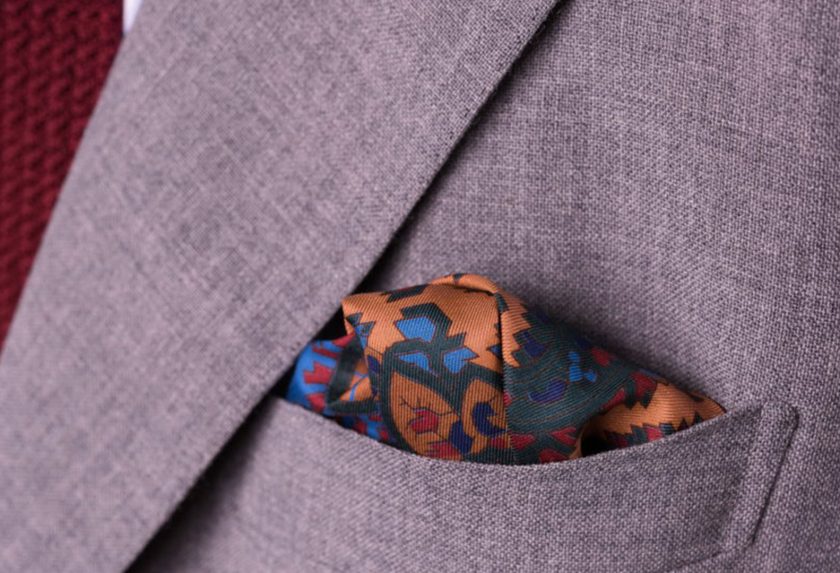 استفاده از دستمال جیبی مردانه چه تاثیری در زیبایی استایل شما دارد؟