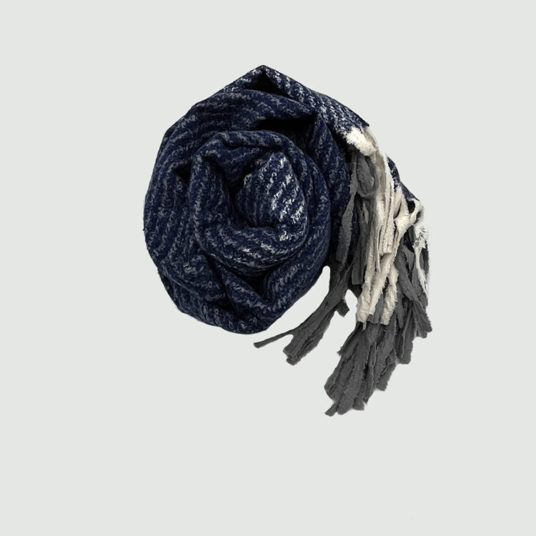 شال حوله‌ای ریشه دار سورمه‌ای